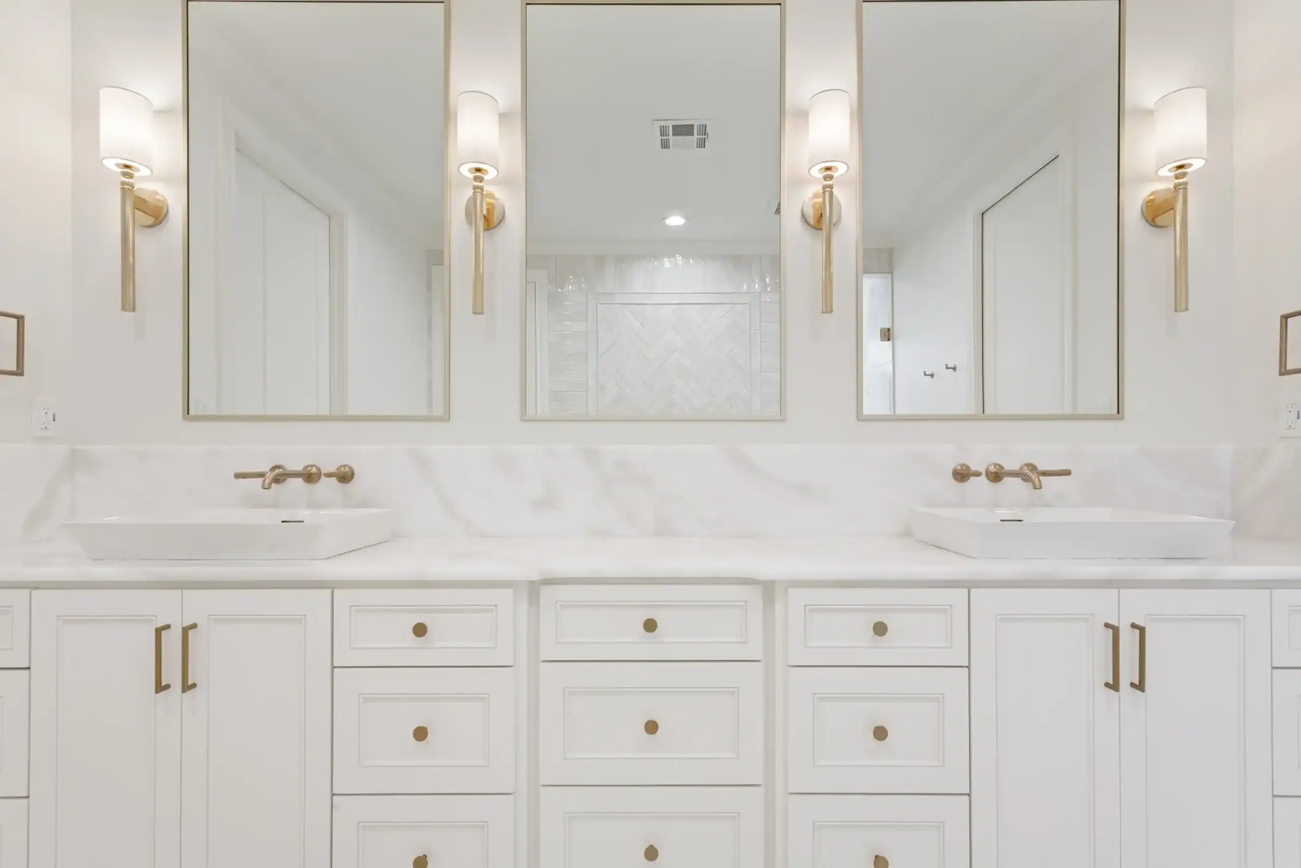 Keith Gunn Construction Waco, Texas - New Home Luxury Bathrooms