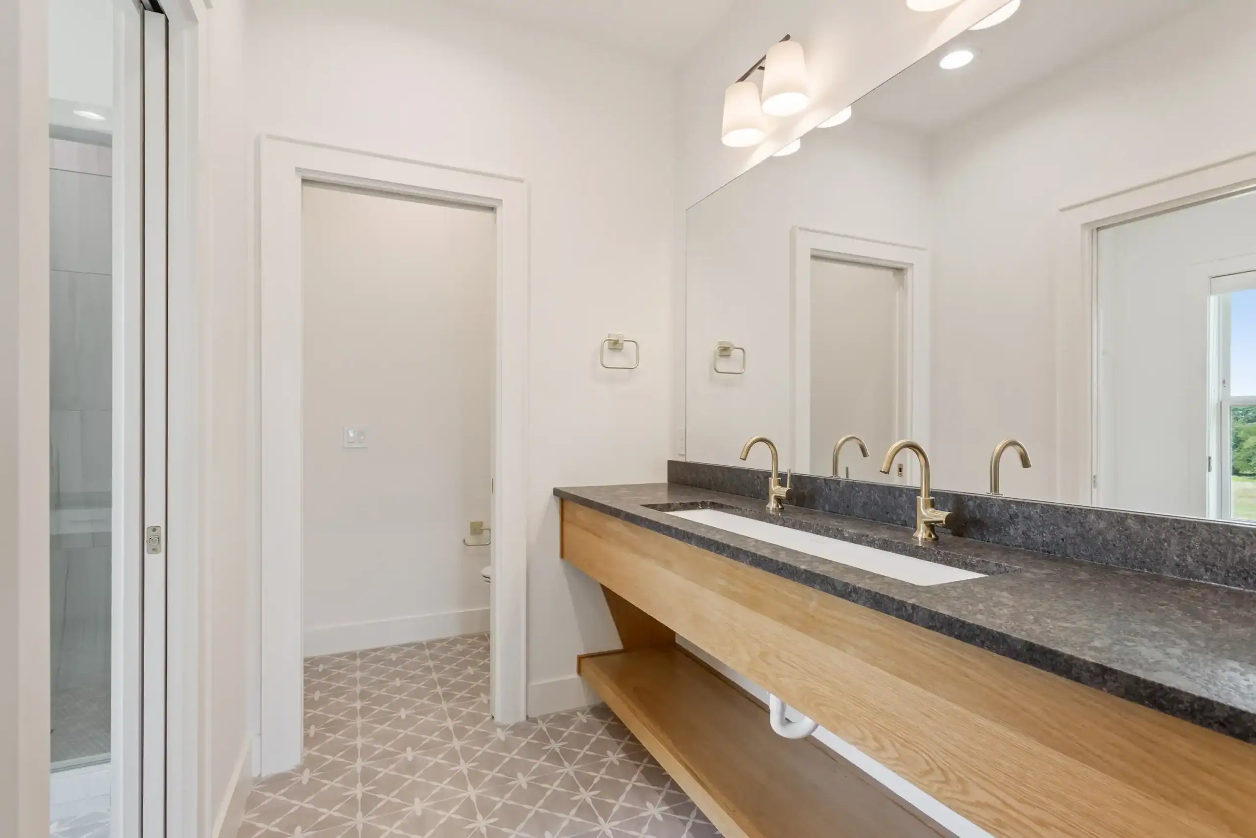 Keith Gunn Construction Waco, Texas - Master Craftsman Luxury Bathroom