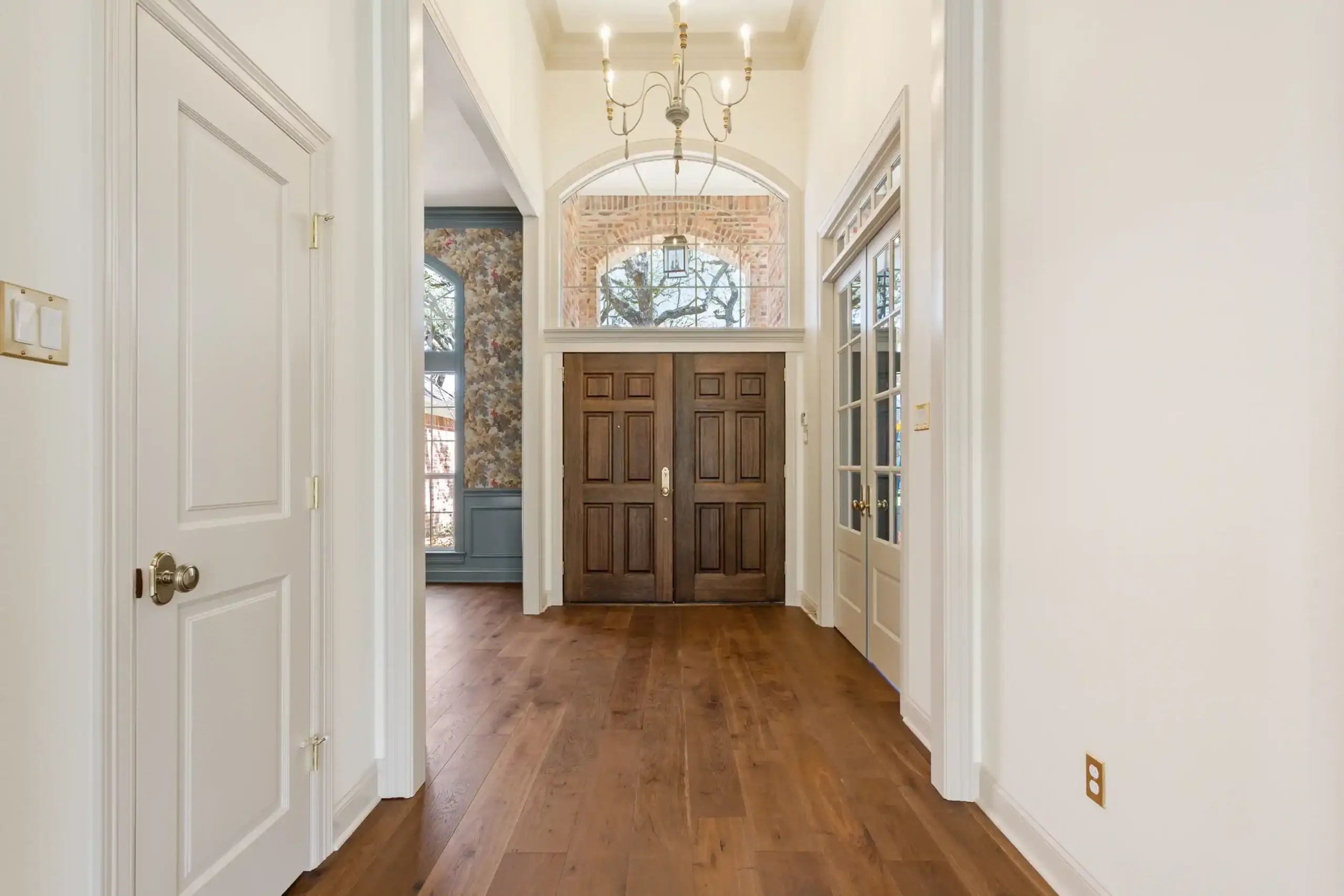 Keith Gunn Construction Waco, Texas Home builder - Wood Double Door Entryway